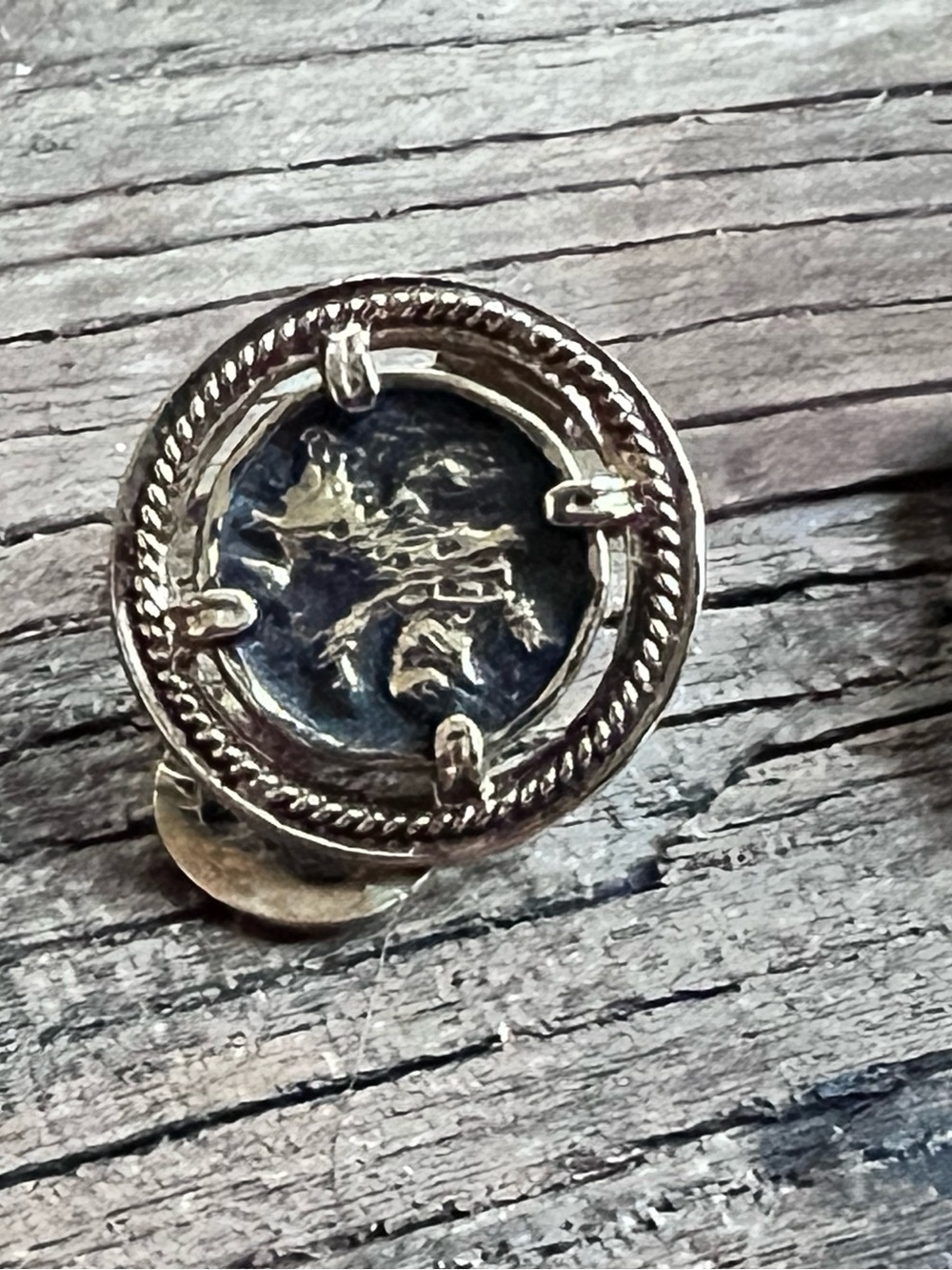 Classic Round Black and Gold clip on earrings - Picture 2 of 10